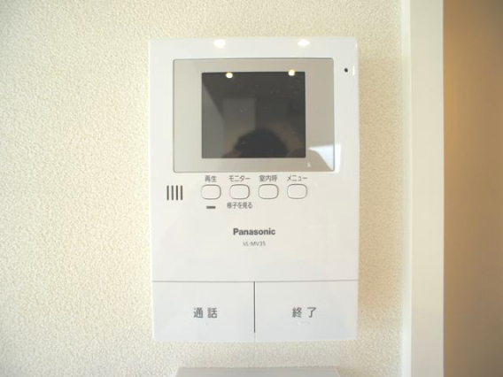 セキュリティ　訪問者の確認ができるTVドアホン付きです♪