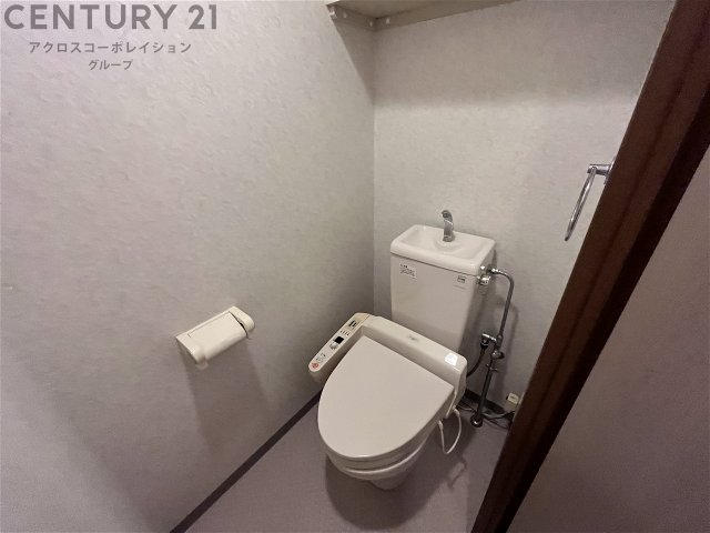 トイレ　温水洗浄便座付きのトイレです♪
