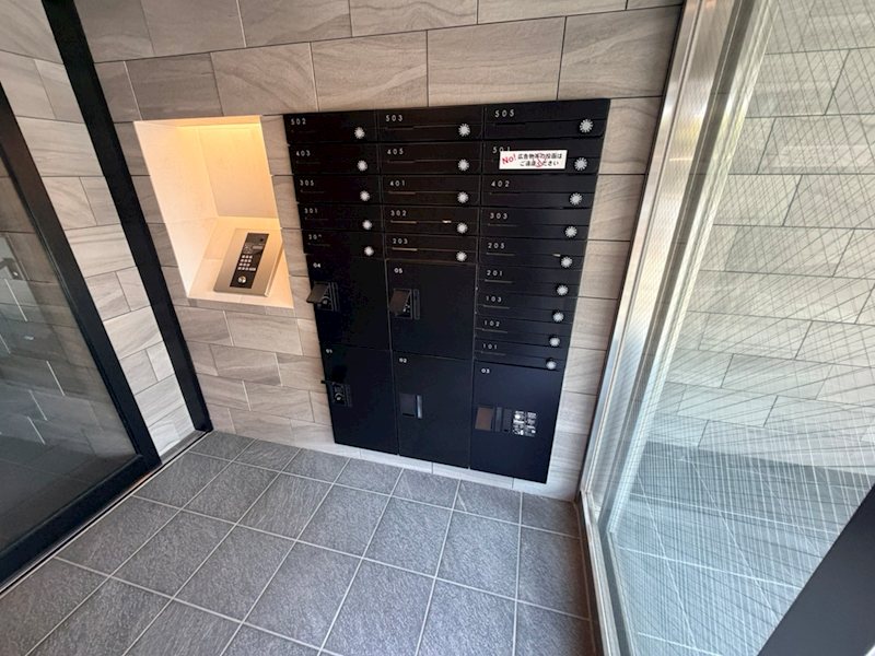 エントランス　便利な宅配BOX