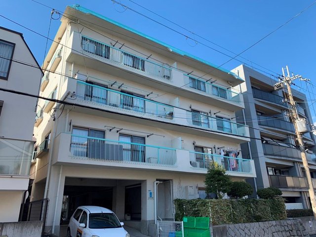 建物外観　宅配ボックス付きで不在時にも便利！