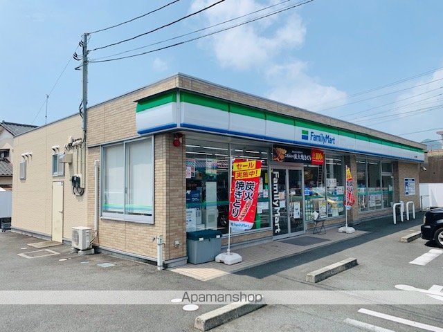 コンビニ　ファミリーマート（コンビニ）まで710m