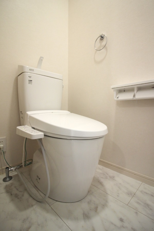 トイレ　トイレ温水洗浄便座
