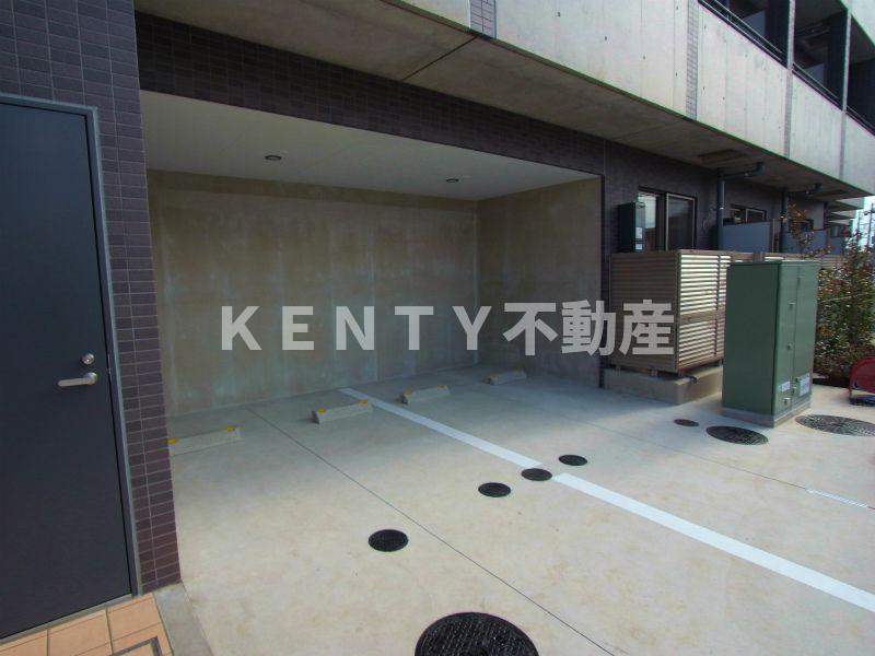駐車場　駐車場があるので、車を買う予定の方も安心です
