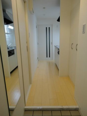 玄関　※モデルルームの写真となります