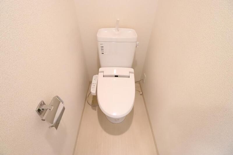 トイレ　広めのお手洗いになります。