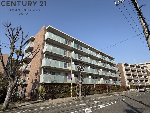 建物外観　オートロックで外部の人間が簡単に出入りできないため安心です。