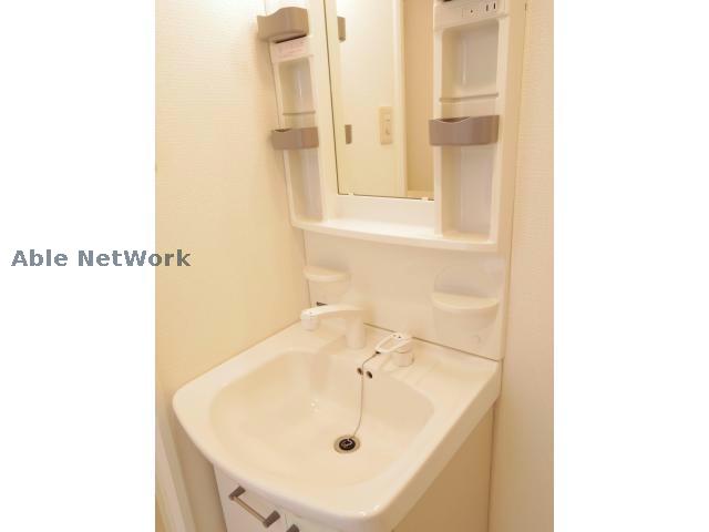 洗面設備　※同物件別部屋の写真です。