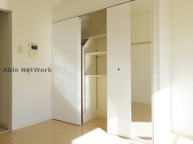 収納　※同物件別部屋の写真です。