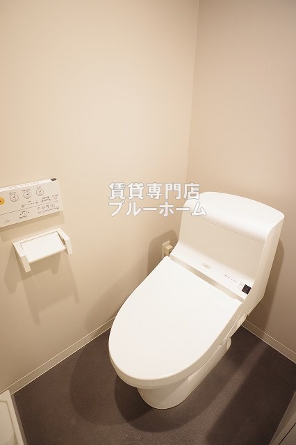 トイレ　温水洗浄便座付きのトイレです！
