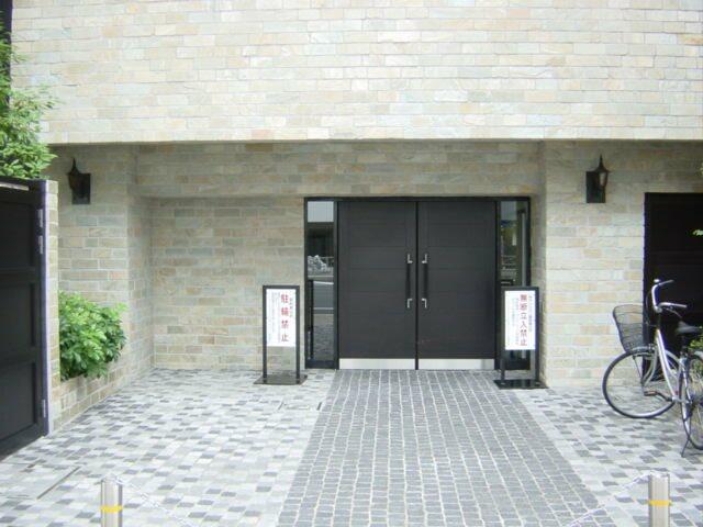 エントランス　清潔なエントランスです
