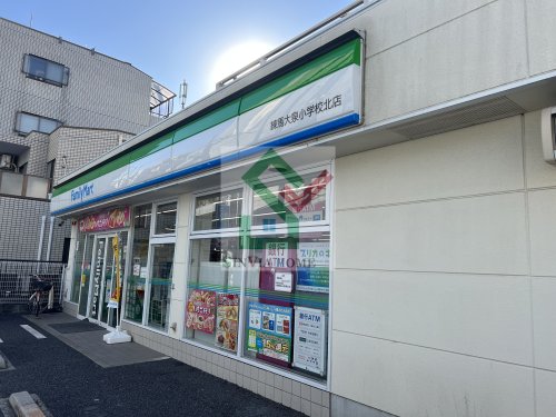 コンビニ　ファミリーマート練馬大泉小学校北店（コンビニ）まで378m