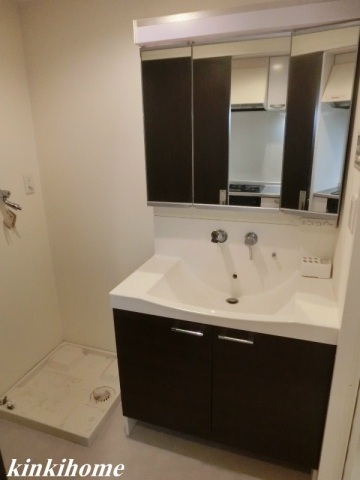 洗面設備　写真は別のお部屋のものでございます