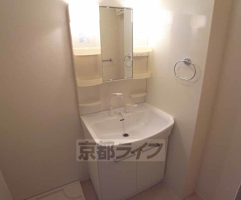洗面設備　独立洗面台です