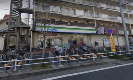コンビニ　ファミリーマート 川名駅前店（コンビニ）まで350m
