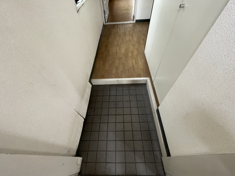 ＪＲ山陽本線 明石駅 徒歩8分 4階建 築38年の玄関写真