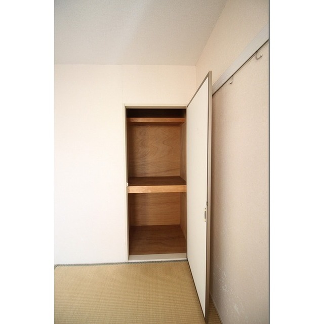収納　退去前の為、別号室の写真となります。