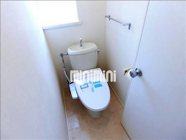 トイレ　温水洗浄便座付きのトイレです。