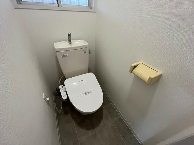 ＪＲ青梅線 羽村駅 徒歩19分 2階建 築47年のトイレ写真