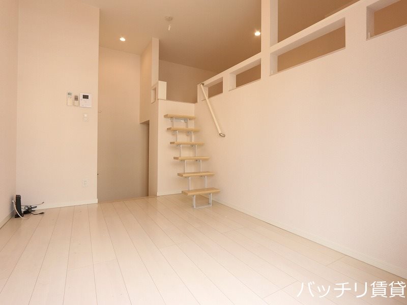 居室・リビング　同型タイプの為、現状を優先致します。