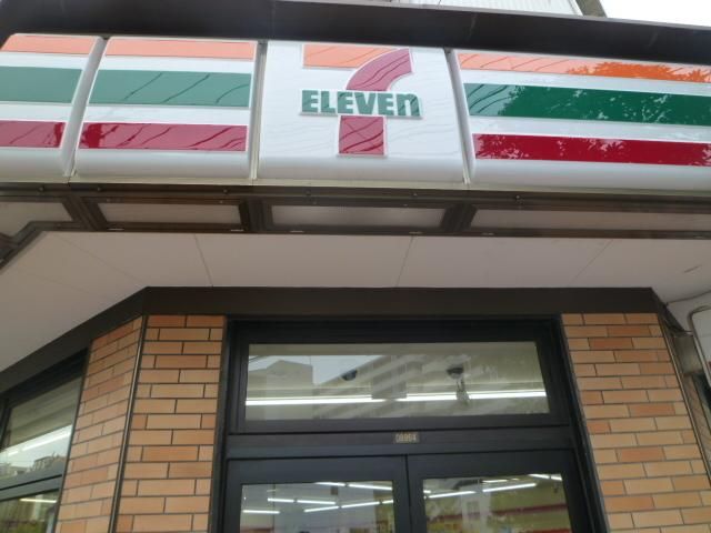 コンビニ　セブンイレブン（コンビニ）まで450m