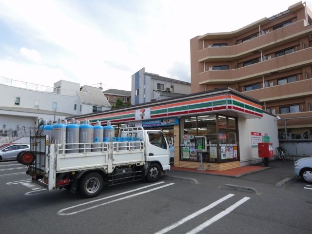 コンビニ　セブンイレブン（コンビニ）まで468m