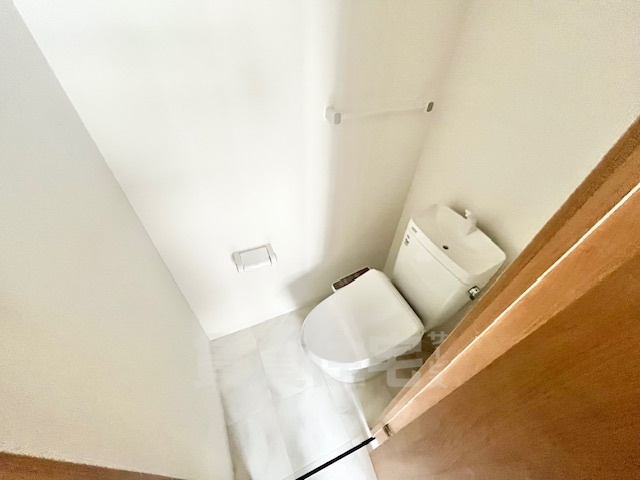 阪急京都線 茨木市駅 徒歩11分 3階建 築40年のトイレ写真
