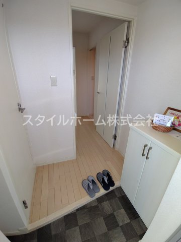 玄関　別部屋写真です。