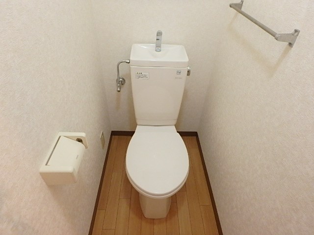 ＪＲ東海道本線 茅ケ崎駅 バス乗車時間：6分 最寄りバス停で下車 徒歩1分 8階建 築23年のトイレ写真