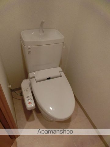地下鉄御堂筋線 新大阪駅 徒歩10分 15階建 築18年のトイレ写真