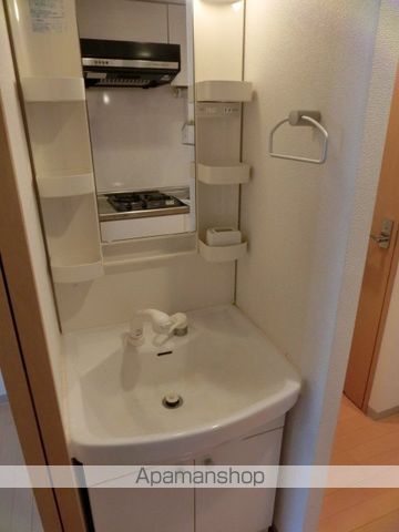 地下鉄御堂筋線 新大阪駅 徒歩10分 15階建 築18年の内装写真