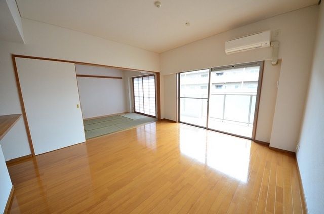 アソシエール中野壱番館の居間写真