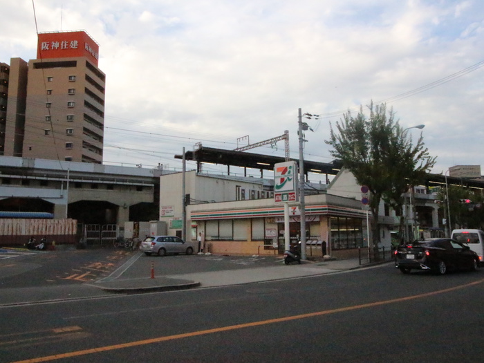 コンビニ　セブンイレブン（コンビニ）まで102m