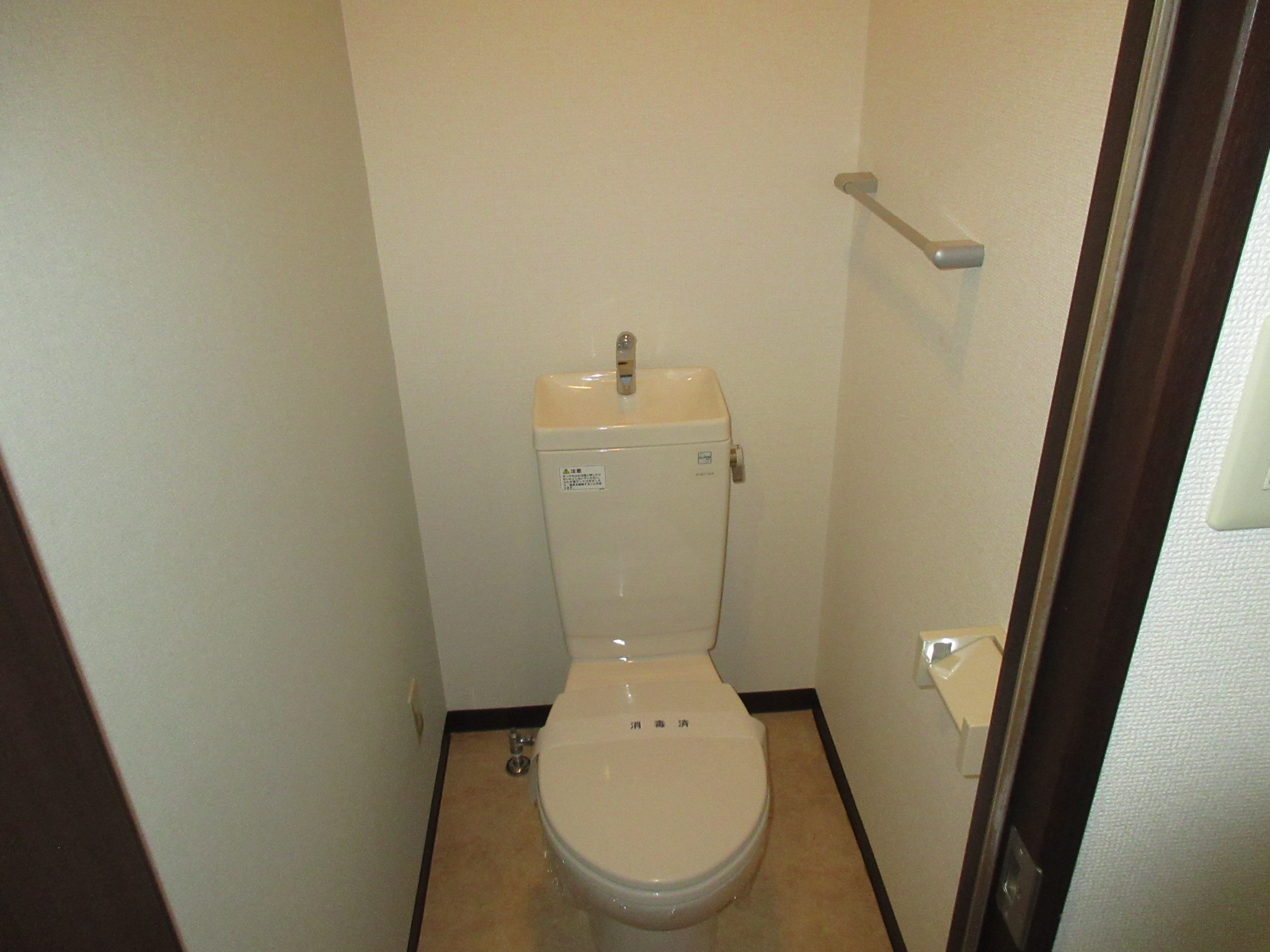 ＪＲ関西本線 加美駅 徒歩2分 6階建 築21年のトイレ写真