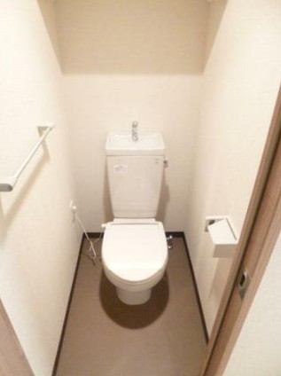 東京メトロ有楽町線 地下鉄赤塚駅 徒歩10分 5階建 築19年のトイレ写真