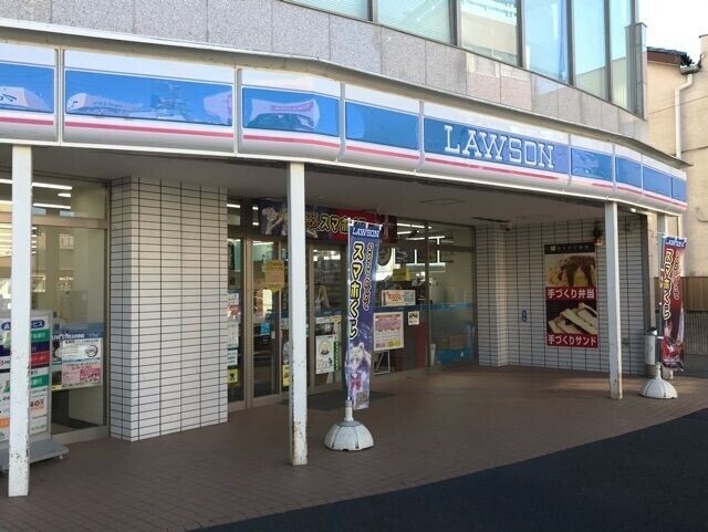 コンビニ　ローソン鶴ヶ島駅東口店（コンビニ）まで377m