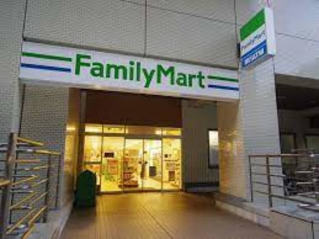 コンビニ　ファミリーマート神大病院店（コンビニ）まで813m