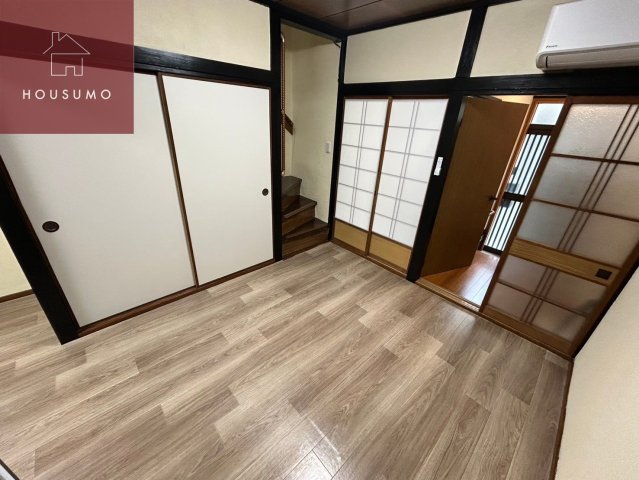 花園東町2丁目貸家の居間写真