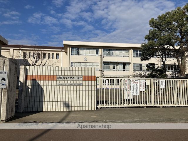 小学校　福岡市立小学校千早西小学校（小学校）まで282m