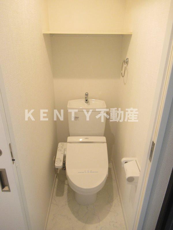 トイレ　落ち着いた色調のトイレです