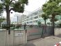 小学校　墨田区立両国小学校（小学校）まで590m
