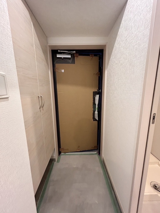 玄関　※写真は同型タイプ、現況優先。