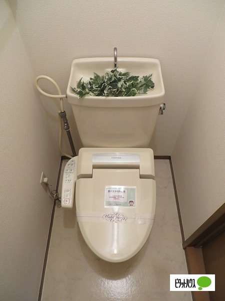 トイレ　温水洗浄便座