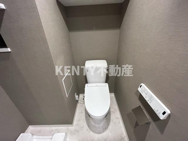 トイレ　落ち着いた色調のトイレです