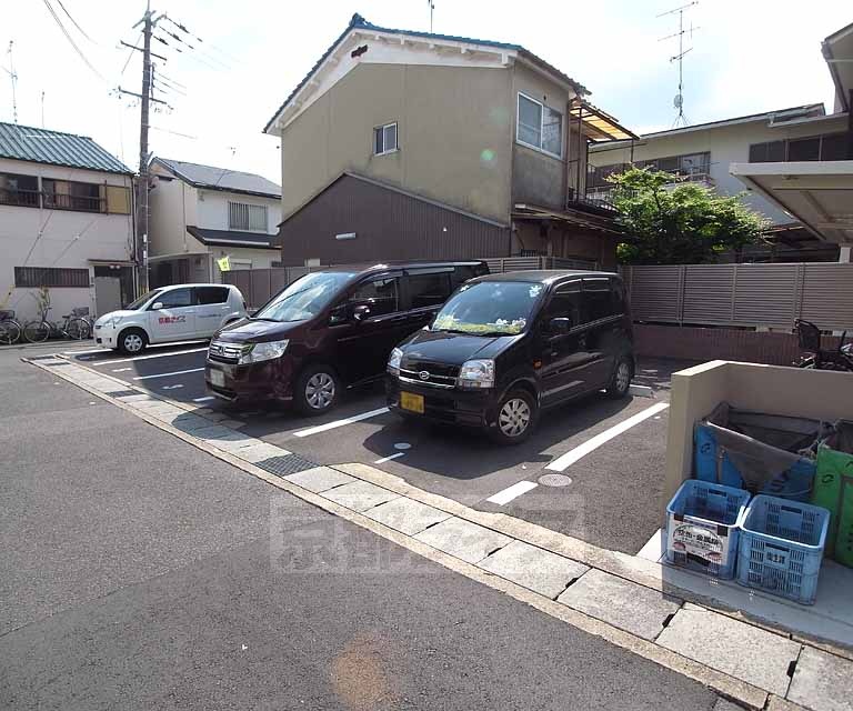 駐車場　６台分の駐車スペースです。