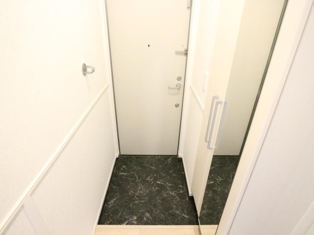 近鉄奈良線 近鉄奈良駅 バス乗車時間：18分 最寄りバス停で下車 徒歩8分 3階建 築3年の玄関写真