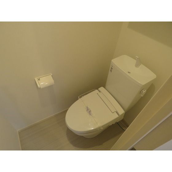 ＪＲ筑肥線 周船寺駅 徒歩8分 2階建 築8年のトイレ写真