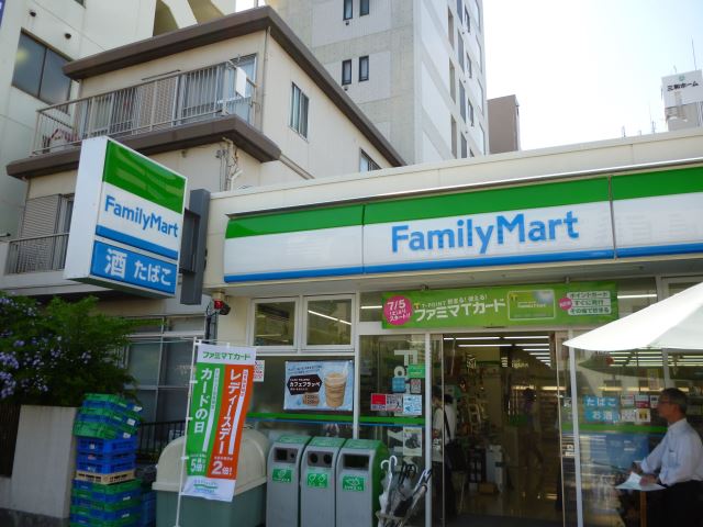 コンビニ　ファミリーマート（コンビニ）まで390m