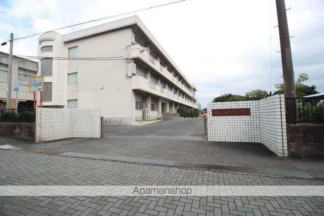 小学校　横須賀小学校（小学校）まで923m