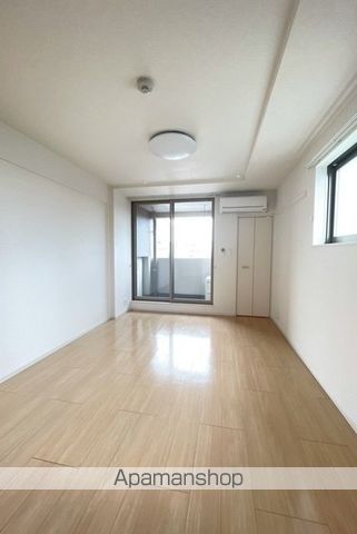 グラン レジデンスの居間写真