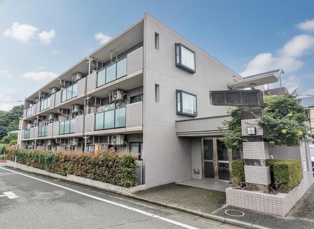 建物外観　※青空はＡＩ加工です。